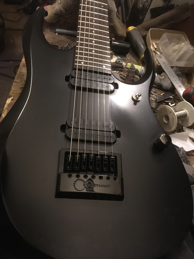Seven-String-Guitar-EverTune-01