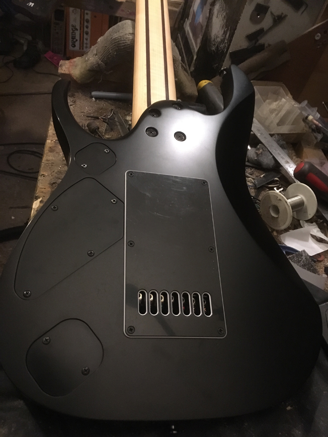 Seven-String-Guitar-EverTune-02